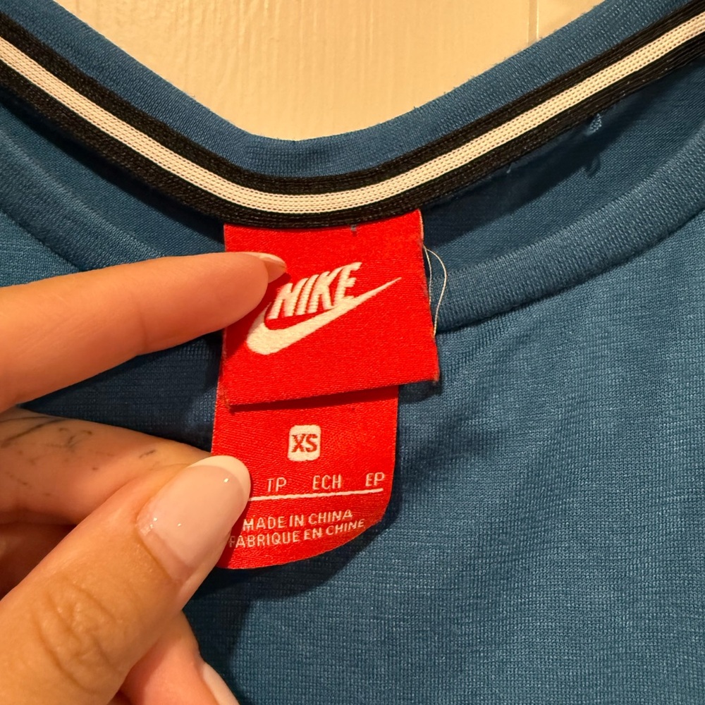 Nike workout tank size XS NWOT - Picture 2 of 3